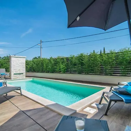 Beau Blue Villa *